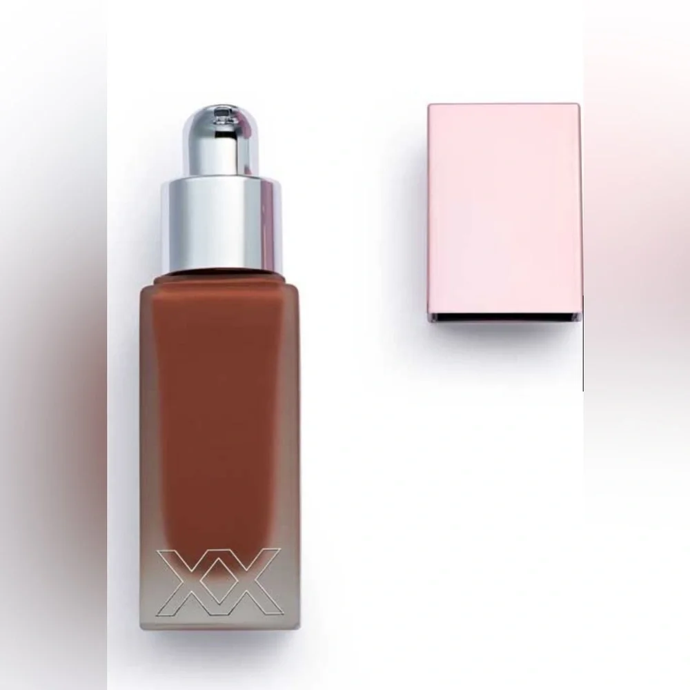 FX16 | XX Revolution Glow‎ Skin Fauxxdation Luminous Foundation